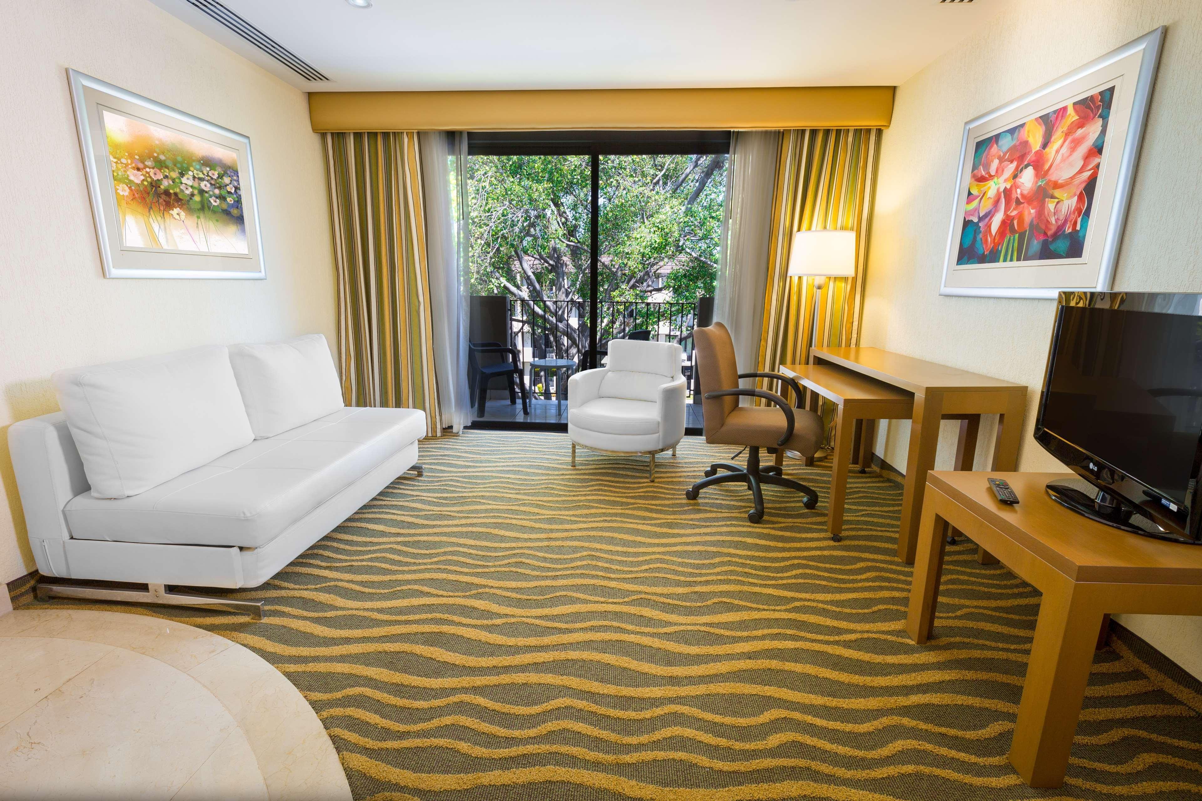 Best Western Plus Como Park Hotel Saint Paul Exterior photo