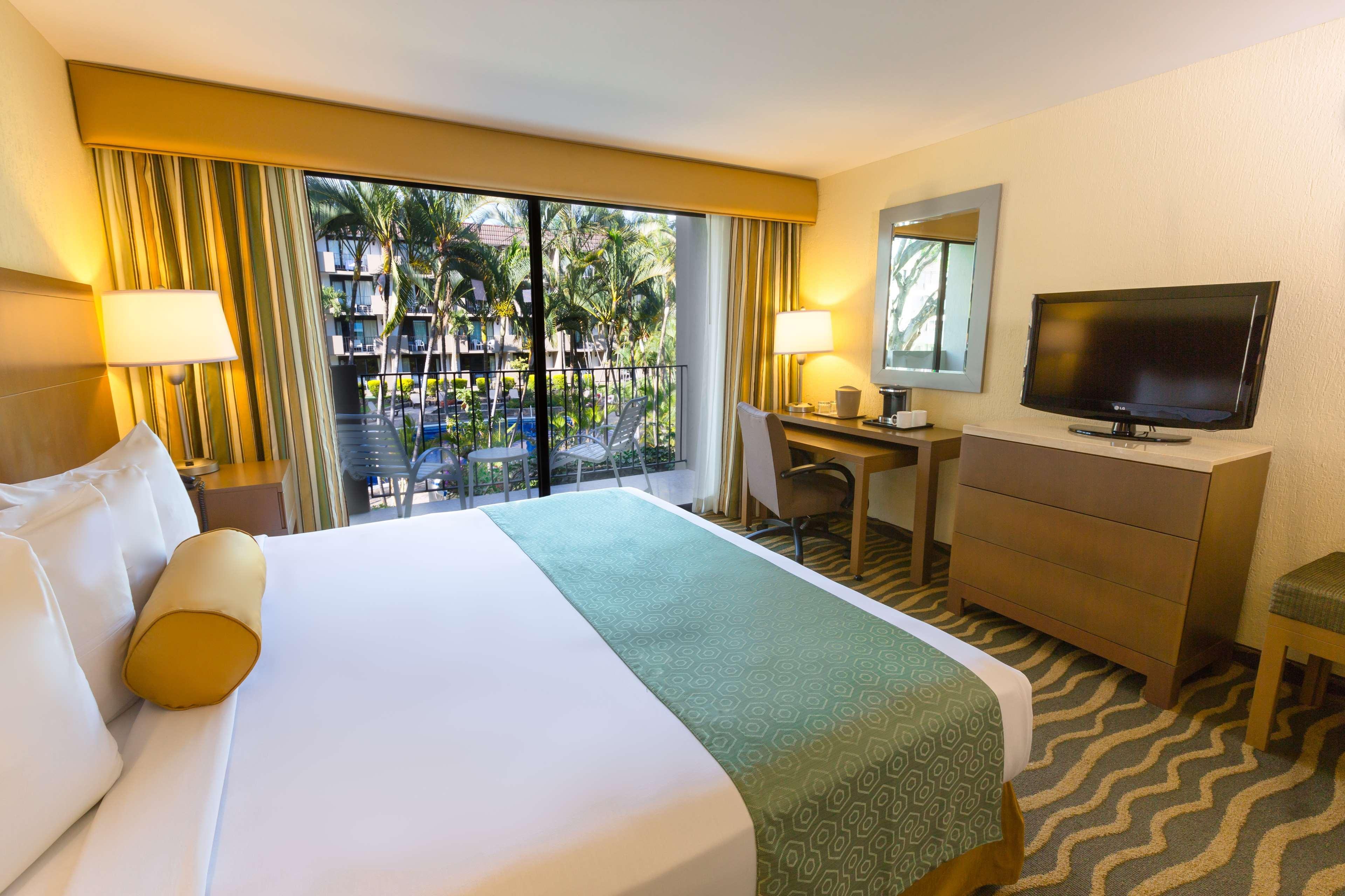 Best Western Plus Como Park Hotel Saint Paul Exterior photo