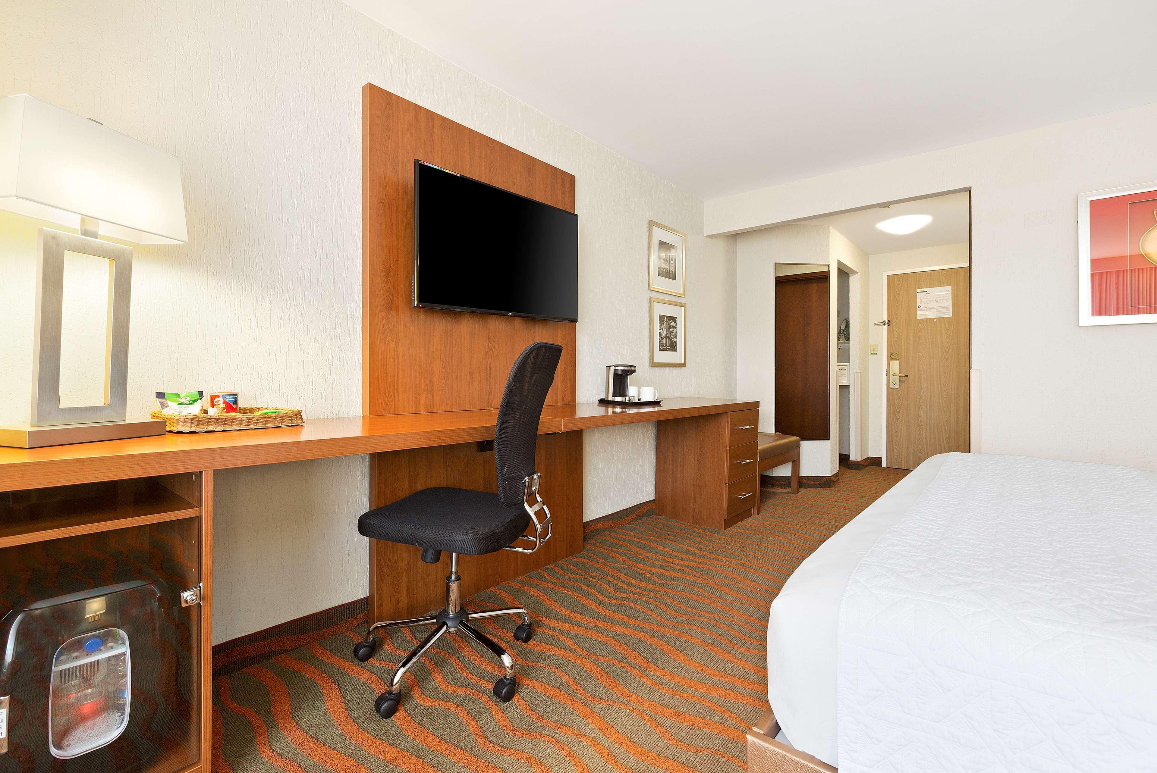 Best Western Plus Como Park Hotel Saint Paul Exterior photo
