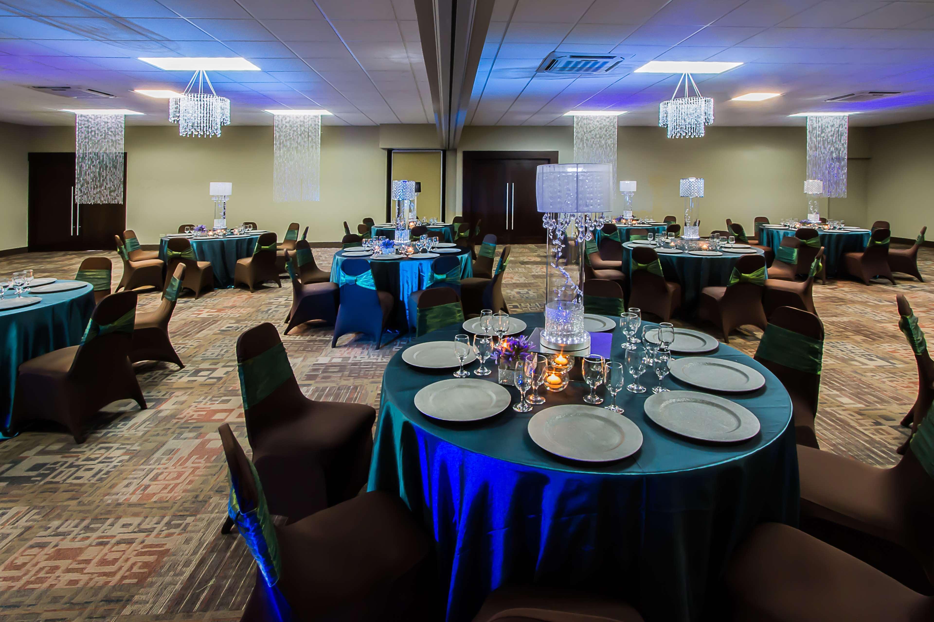 Best Western Plus Como Park Hotel Saint Paul Exterior photo