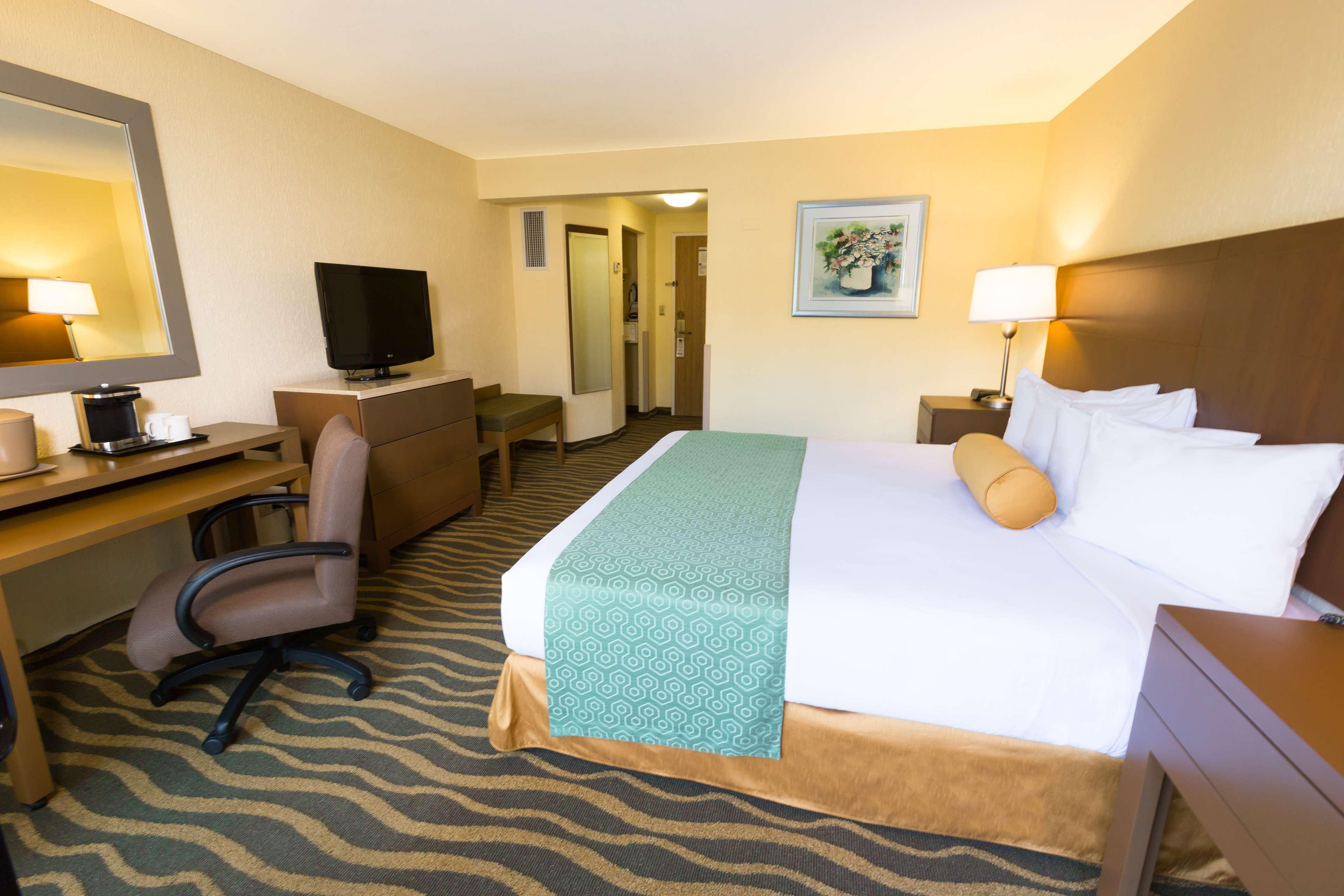Best Western Plus Como Park Hotel Saint Paul Exterior photo